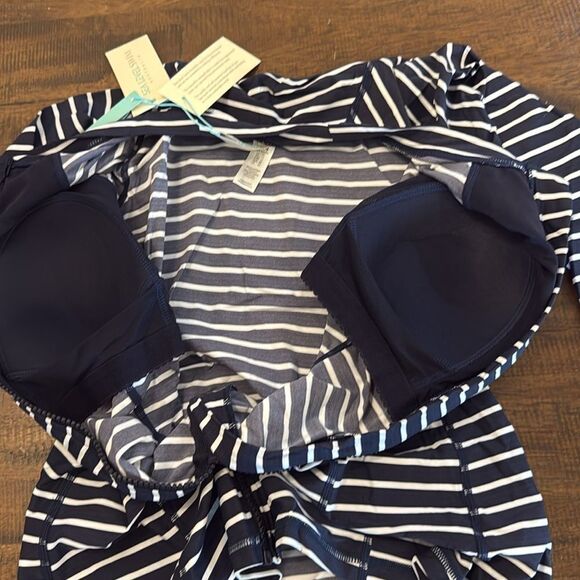 Sea level swim, Australia, 3/4 sleeve rash guard - Picture 7 of 10